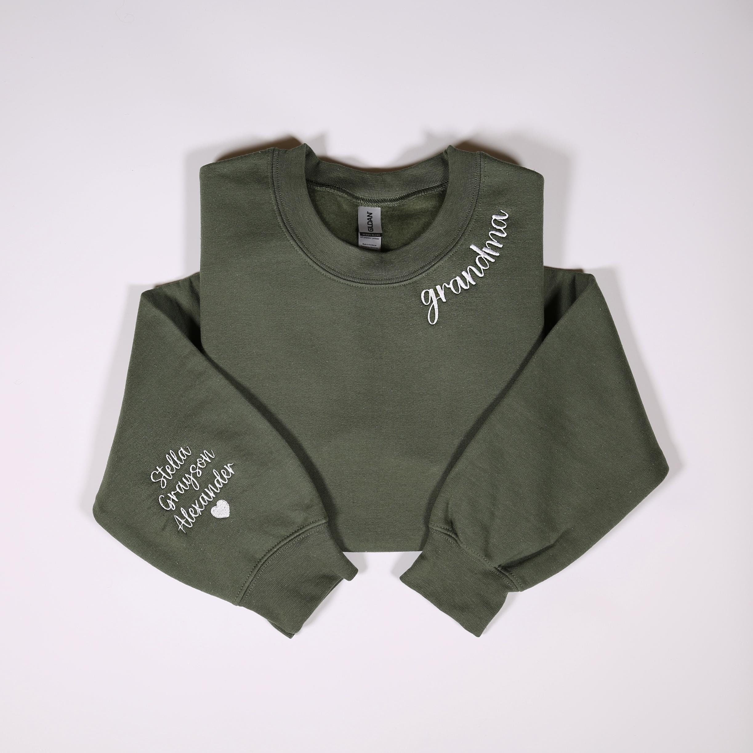 H9Neko Custom Grandma Embroidery Sweatshirt – Personalized Grandkid Name Sleeve Gift, Gigi Mimi Nana Birthday & Announcement Sweatshirt