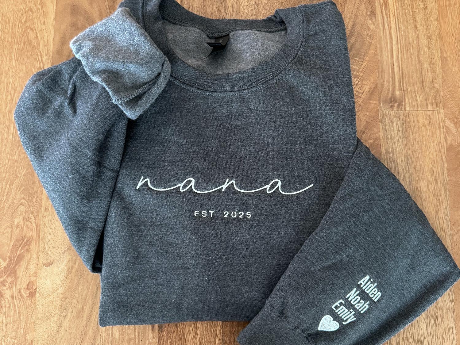 H9Neko Personalized Grandma Sweatshirt – Embroidered Grandkids Names Sleeve, Custom Grandma Gift, Mother’s Day & Grandparent Gift