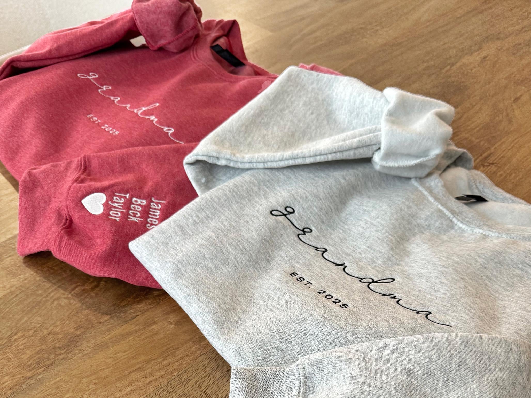 H9Neko Personalized Grandma Sweatshirt – Embroidered Grandkids Names Sleeve, Custom Grandma Gift, Mother’s Day & Grandparent Gift